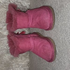 Ugg Bailey Bow Mini hot pink sheepskin suede boots toddler Size 9 1017397T